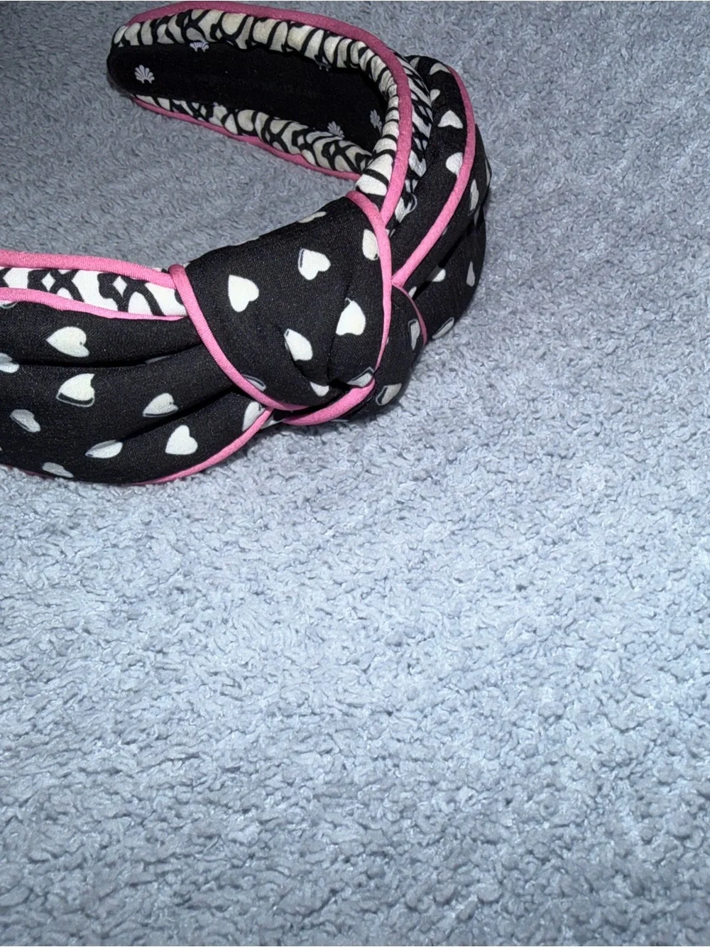 Lele Sadoughi Black and Pink Heart Print Knotted Headband